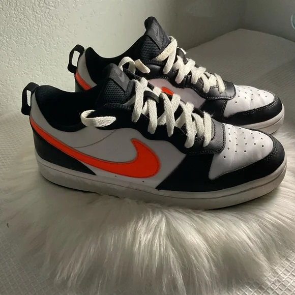 Nike Black and Orange Sneakers with Classic Low-Top Design - Picture 4 of 4